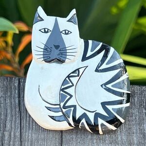 Vintage Wooden Cat Brooch – Black, White & Gray – 2” x 2.5”